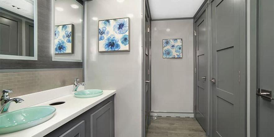 Daily, Weekly & Monthly Restroom Trailer Rentals in Orlando, Florida